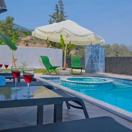 Havuz Jakuzili Luex Villa Fethiye